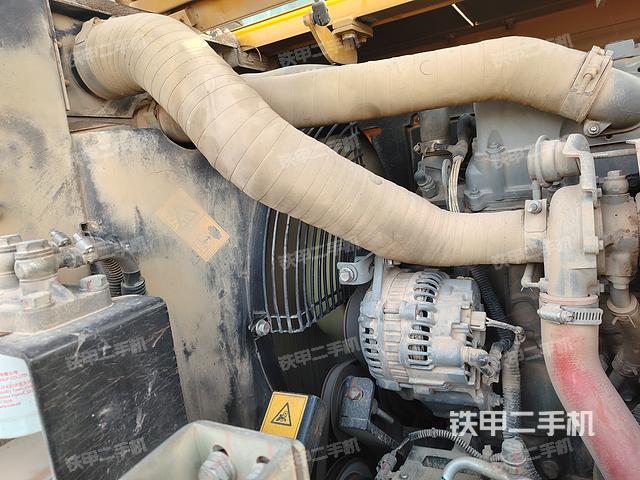 液壓泵艙室正面整體（整機(jī)外觀）