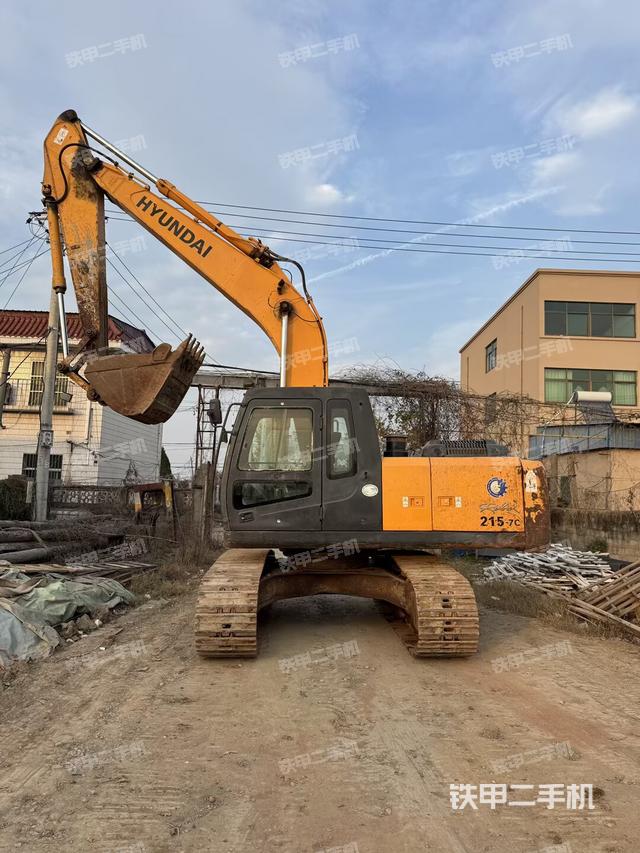 現(xiàn)代R215-7C挖掘機(jī)