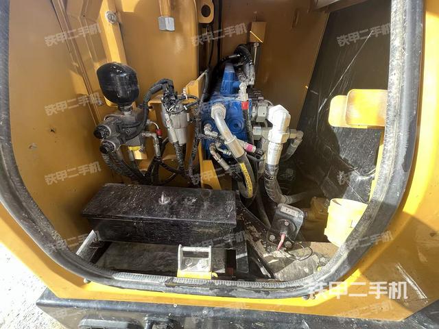 回轉馬達和主控閥（整機外觀）