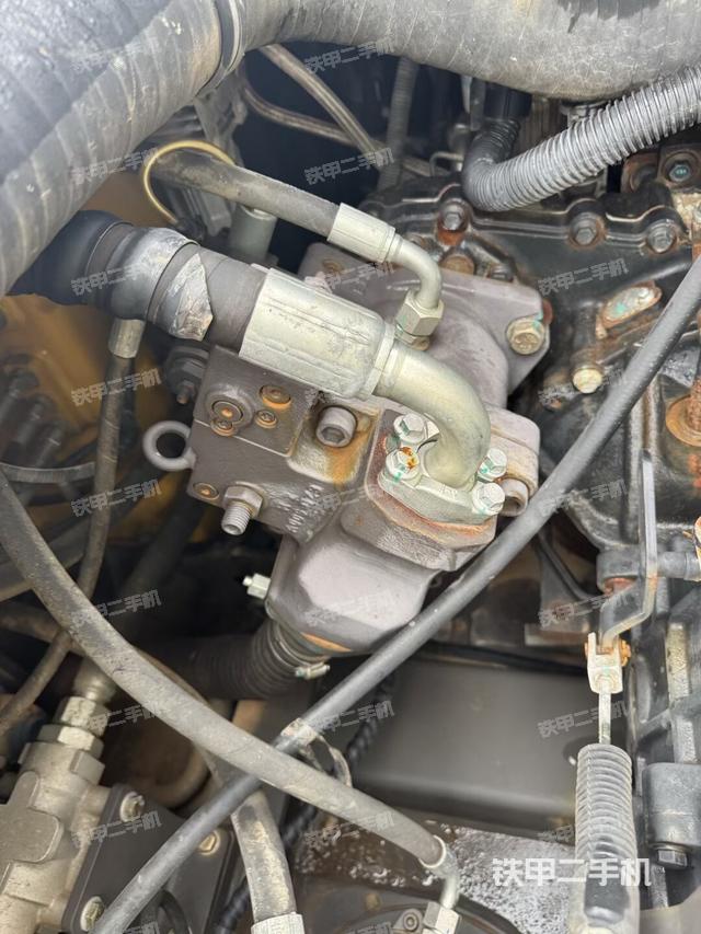 液壓泵斜45?左（大件艙室）