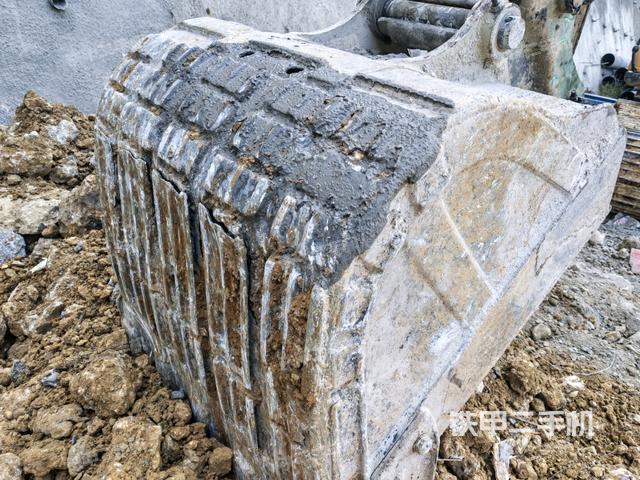 小臂整体右前（工作和回转装置）