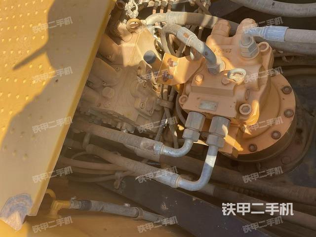 回转马达和主控阀（整机外观）