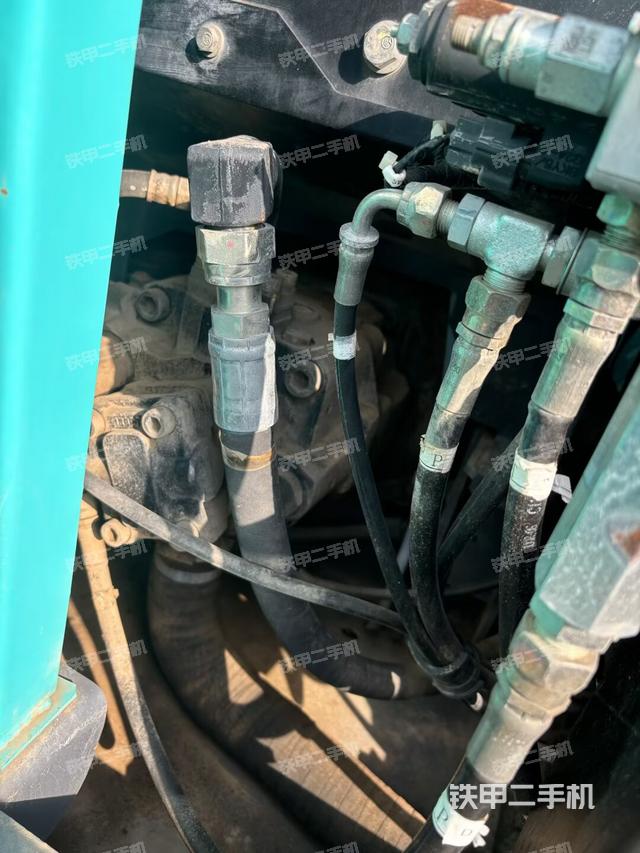 液壓泵艙室正面整體（整機(jī)外觀）