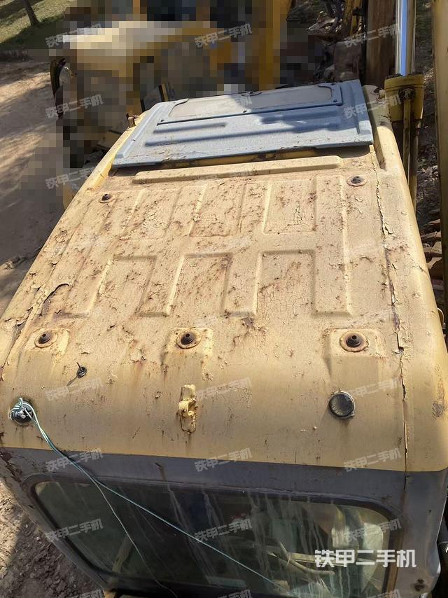 驾驶室顶部（整机外观）