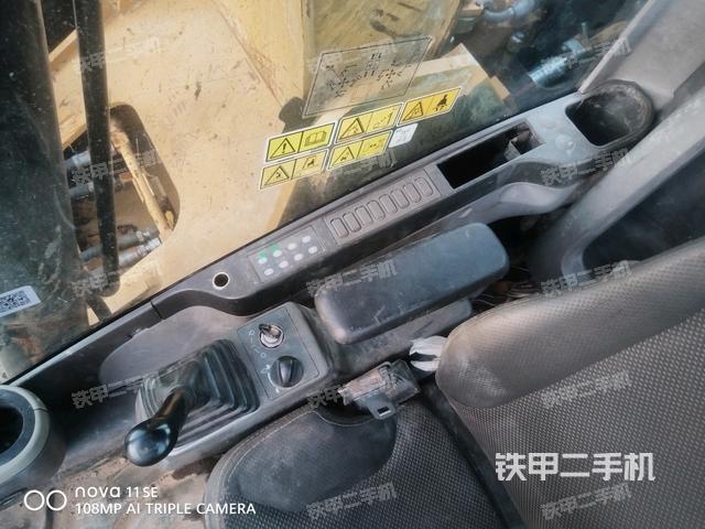 座椅左侧控制台/音响/含左手柄（驾驶室部分）