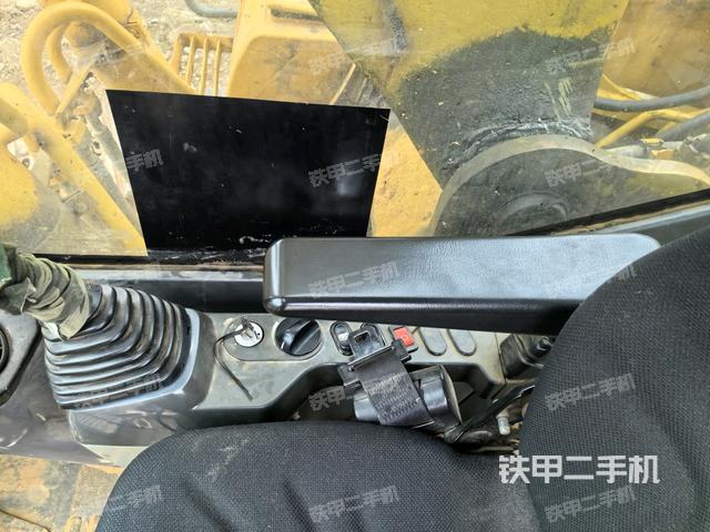 座椅右侧控制台/钥匙门/油门/含右手柄（驾驶室部分）