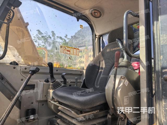  驾驶室正侧（驾驶室部分）