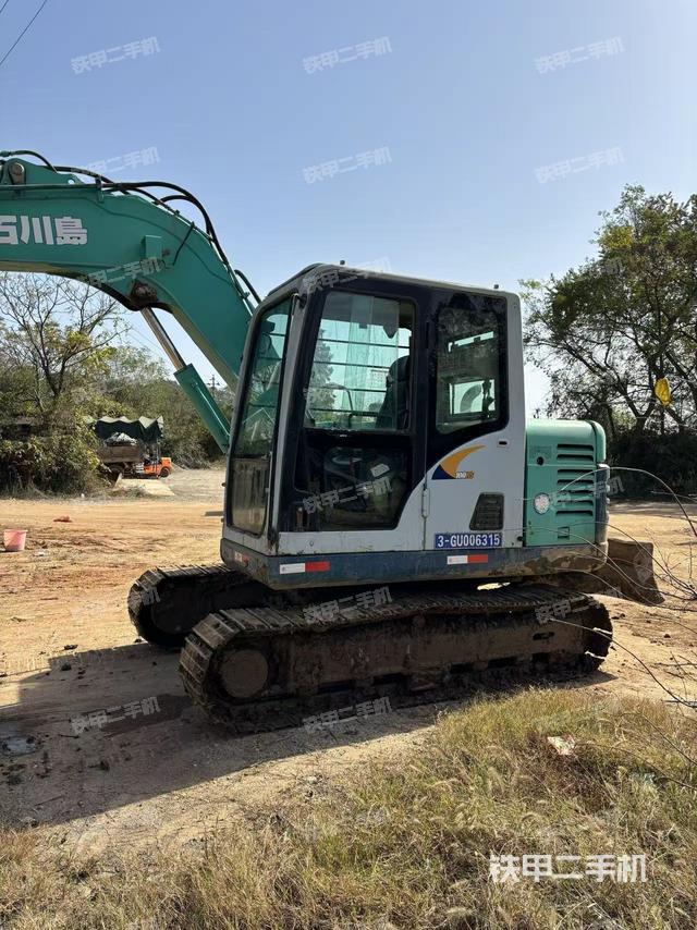 驾驶室顶部（整机外观）