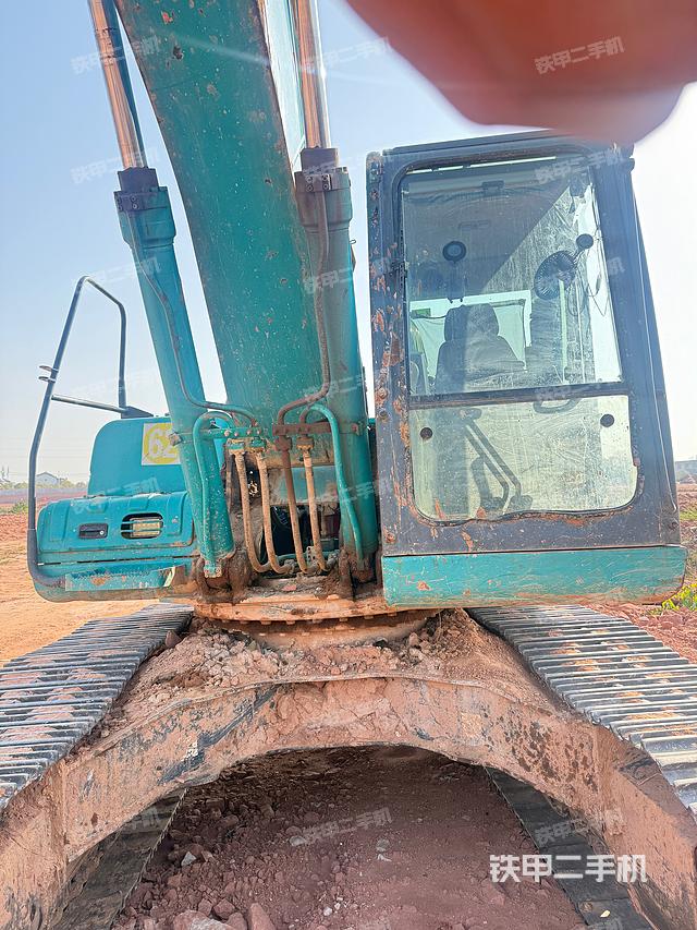 駕駛室整體（整機外觀）