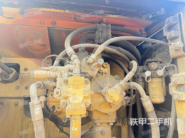 液壓泵艙室正面整體（整機(jī)外觀）