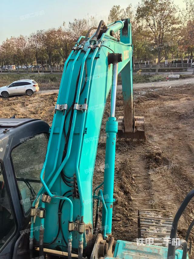 驾驶室顶部（整机外观）