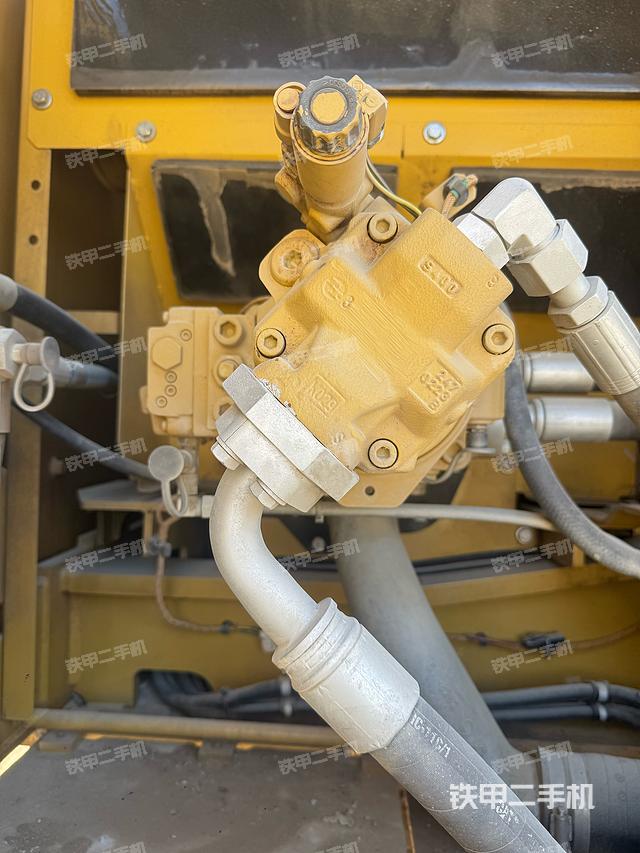 液壓泵艙室正面整體（整機(jī)外觀）