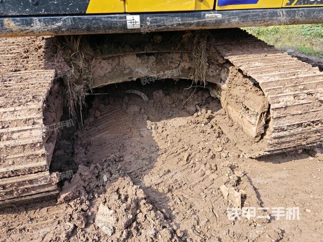 转盘和下车架正前（工作和回转装置）