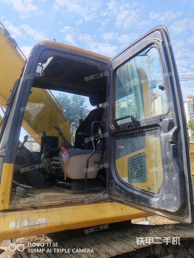 座椅左侧控制台/音响/含左手柄（驾驶室部分）