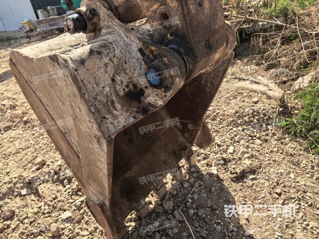 铲斗右后整体（工作和回转装置）