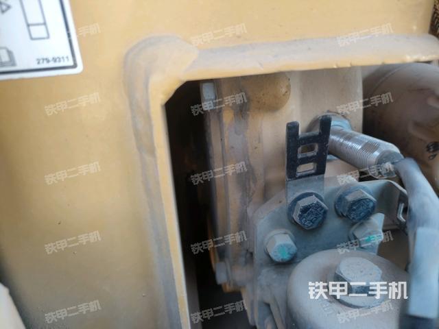 液压泵舱室正面整体（整机外观）