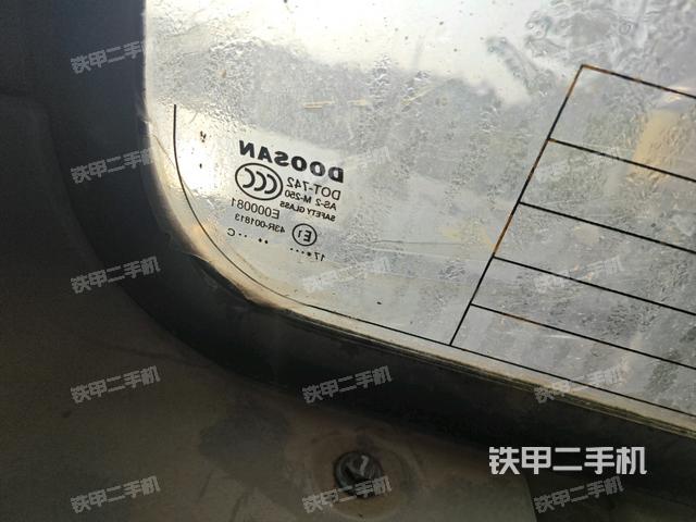 后窗玻璃角标（驾驶室部分）