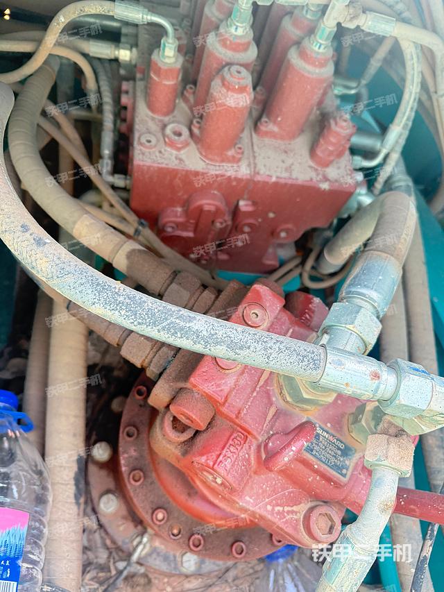 回轉(zhuǎn)馬達(dá)和主控閥（整機外觀）