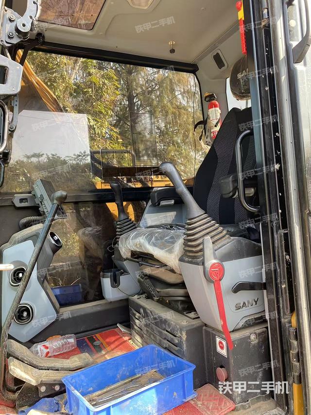 驾驶室整体（整机外观）