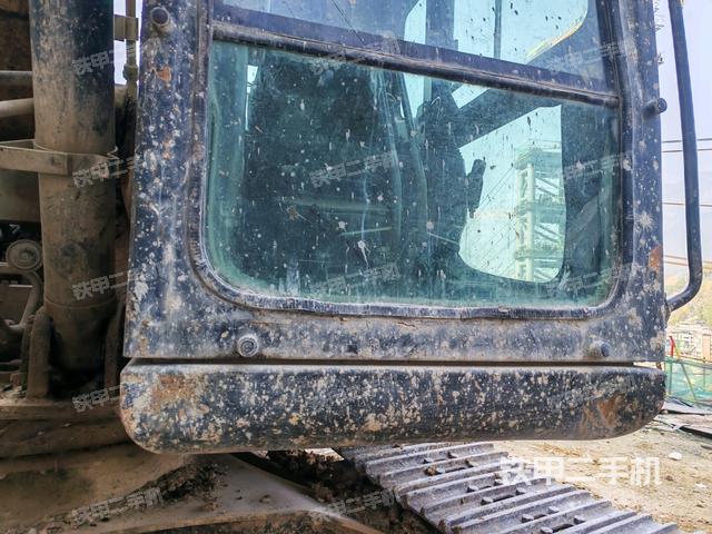 铲斗右后整体（工作和回转装置）