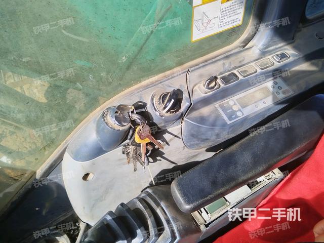 座椅右侧控制台/钥匙门/油门/含右手柄（驾驶室部分）