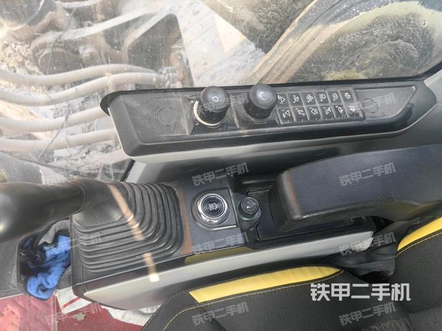 座椅左侧控制台/音响/含左手柄（驾驶室部分）