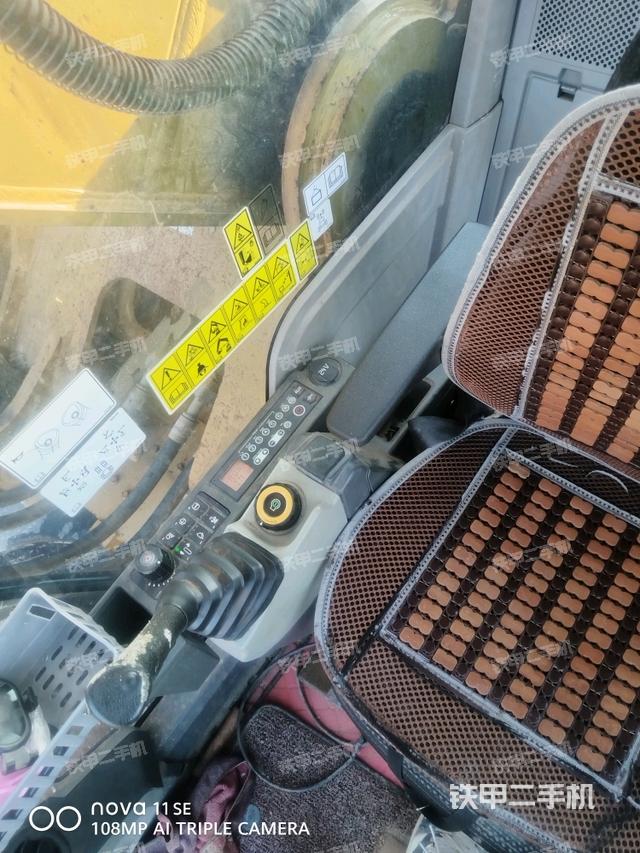 座椅右侧控制台/钥匙门/油门/含右手柄（驾驶室部分）