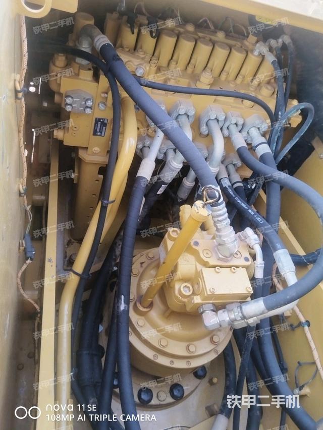 回转马达和主控阀（整机外观）