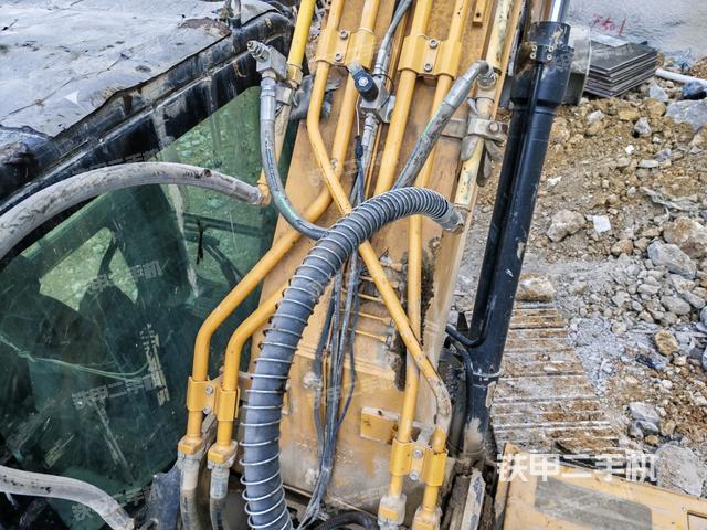 大臂背部俯视（工作和回转装置）