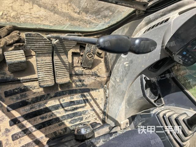 座椅左侧控制台/音响/含左手柄（驾驶室部分）