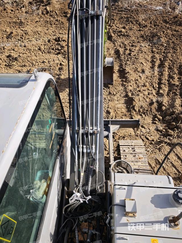 大臂背部俯視（工作和回轉(zhuǎn)裝置）