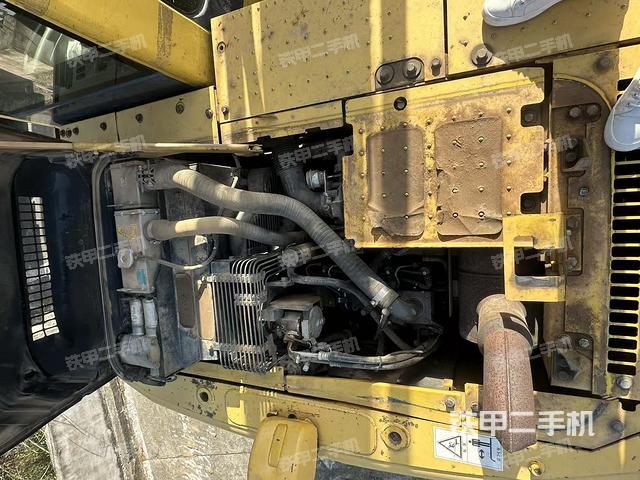 回转马达和主控阀（整机外观）