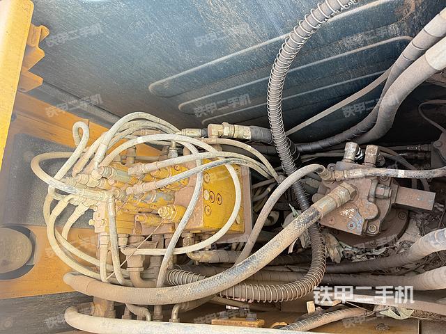 回转马达和主控阀（整机外观）