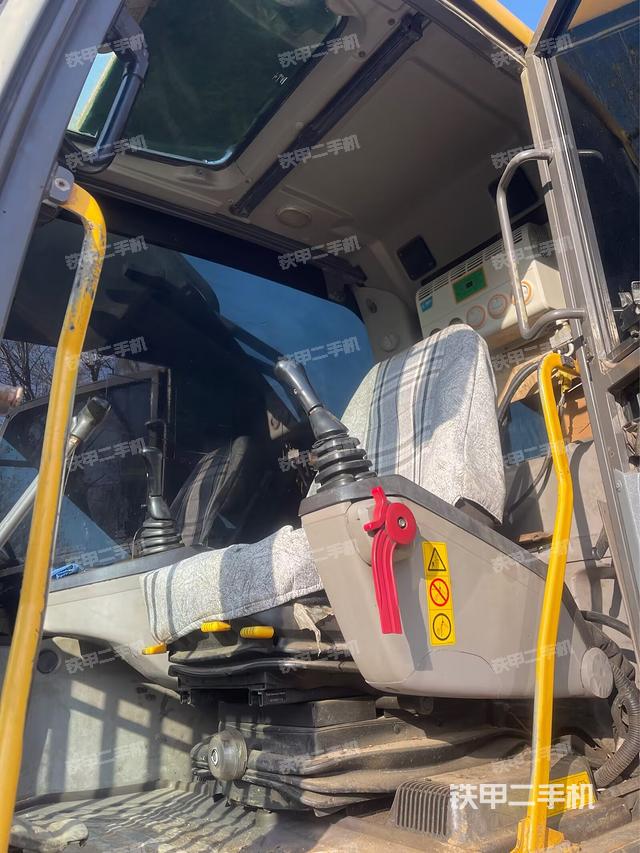 驾驶室整体（整机外观）