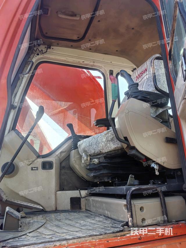 驾驶室整体（整机外观）