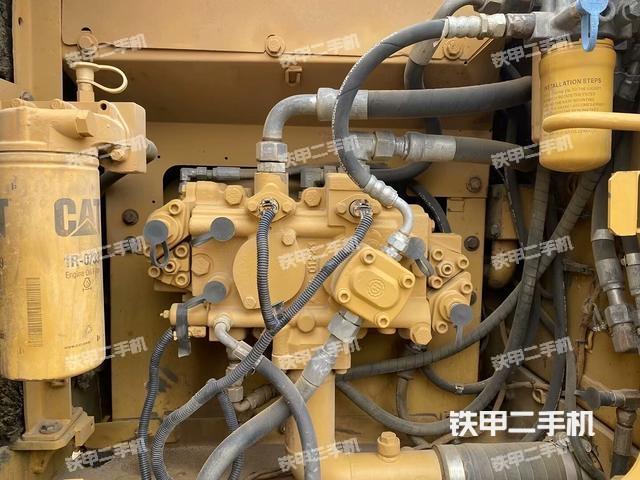 液压泵舱室正面整体（整机外观）