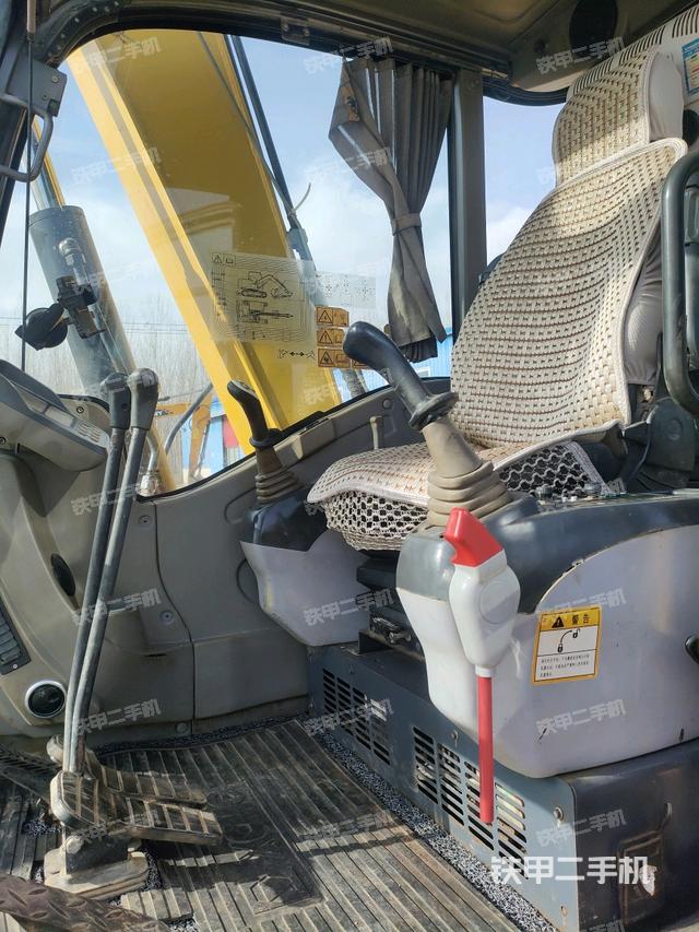 驾驶室顶部（整机外观）