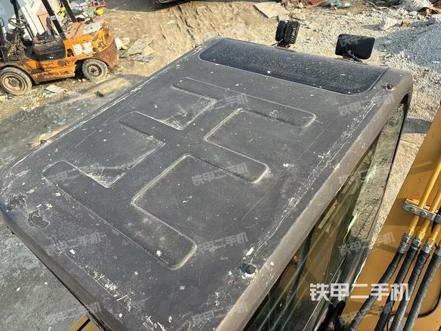 駕駛室頂部（整機外觀）