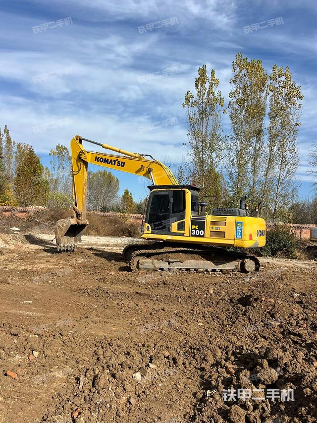 小松PC240LC-8M0挖掘机