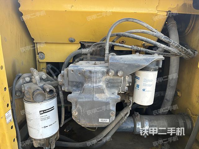 液壓泵艙室正面整體（整機外觀）