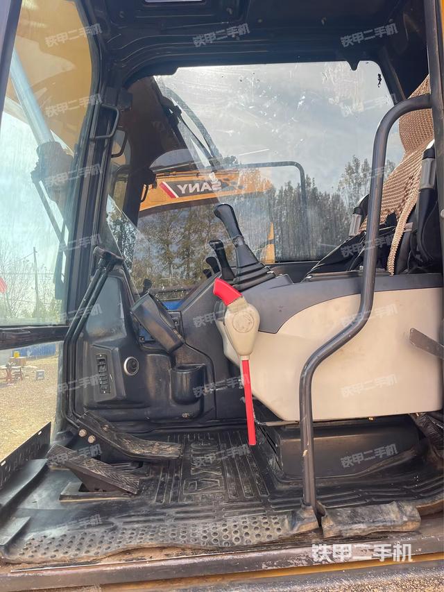 驾驶室整体（整机外观）