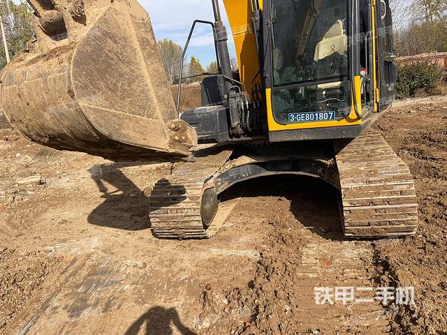 驾驶室顶部（整机外观）