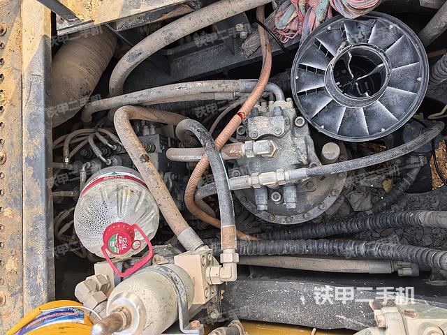 回转马达和主控阀（整机外观）