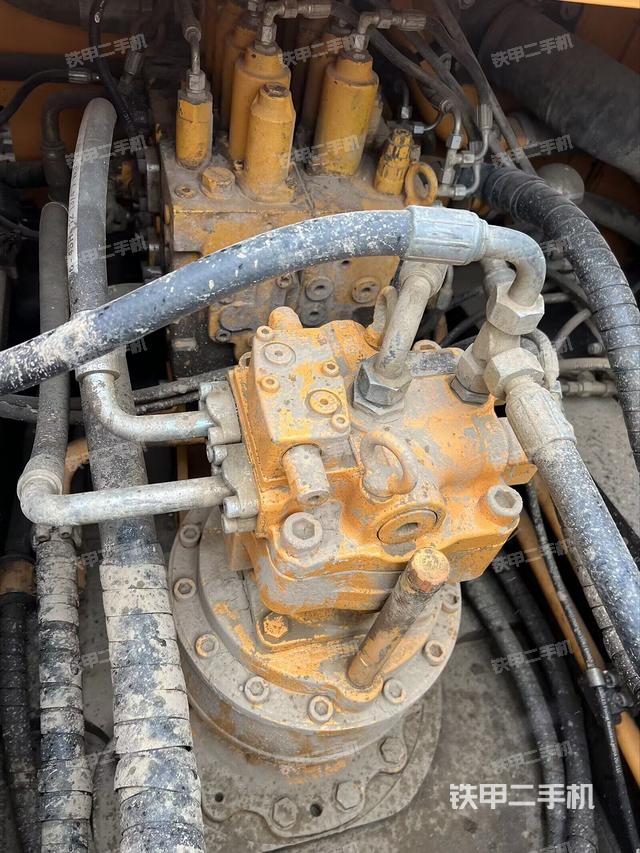 回转马达和主控阀（整机外观）