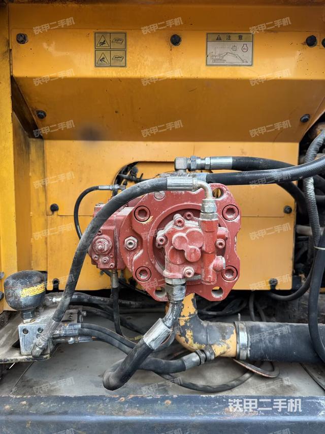 液壓泵艙室正面整體（整機(jī)外觀）