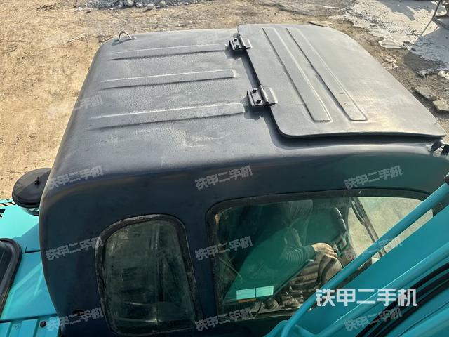 驾驶室顶部（整机外观）