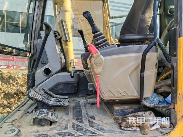 后窗玻璃角标（驾驶室部分）