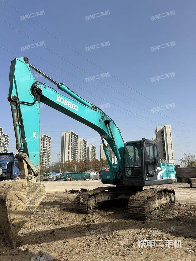 神钢SK210LC-8挖掘机