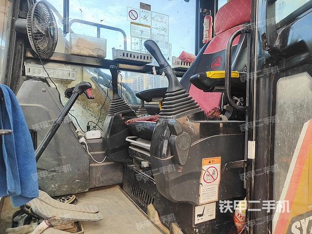 驾驶室整体（整机外观）