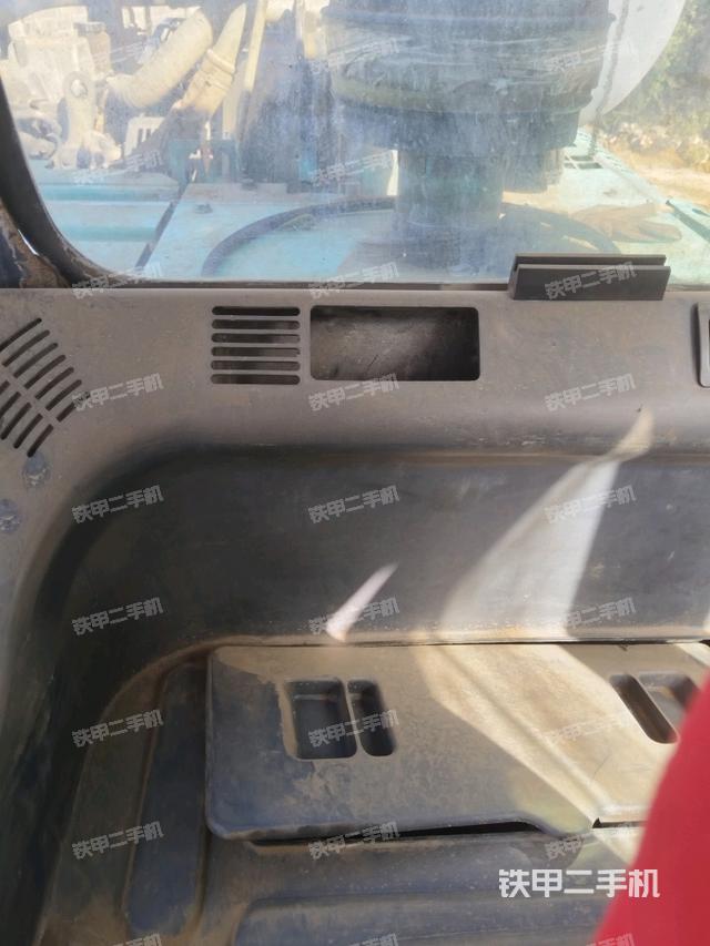 后窗玻璃角标（驾驶室部分）